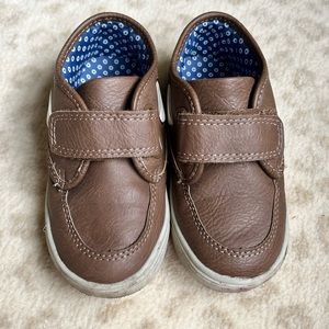 Toddler boy Velcro boat shoes (size 9)
